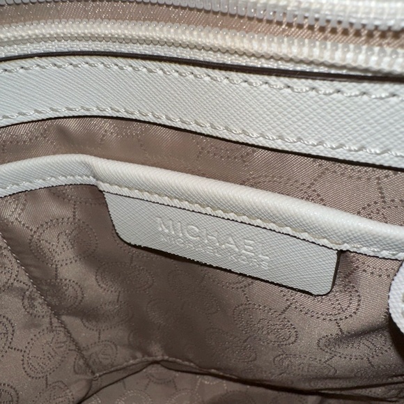 Michael Kors Hamilton Large White Saffiano Leather Tote - Picture 14 of 16